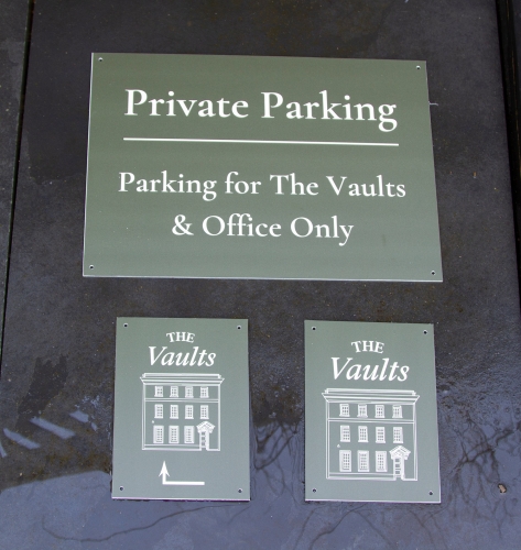 Business Signage: How to Choose the Perfect Signs for Your Business