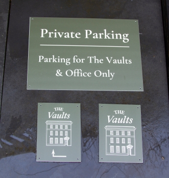 Business Signage: How to Choose the Perfect Signs for Your Business