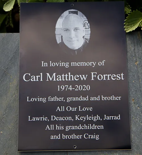 Black aluminium photo memorial