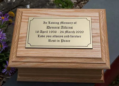 The acrylic plaque has an advantage over brass in that it does not need polishing. Standard oak casket with gold acrylic plaque