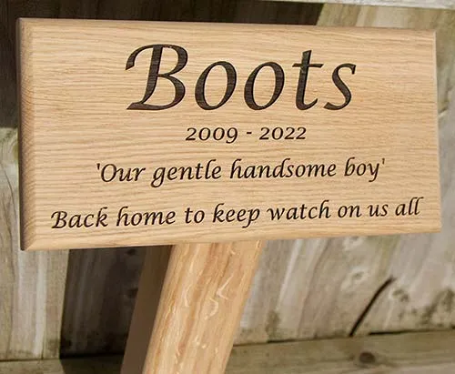 title here Wooden Pet Memorial