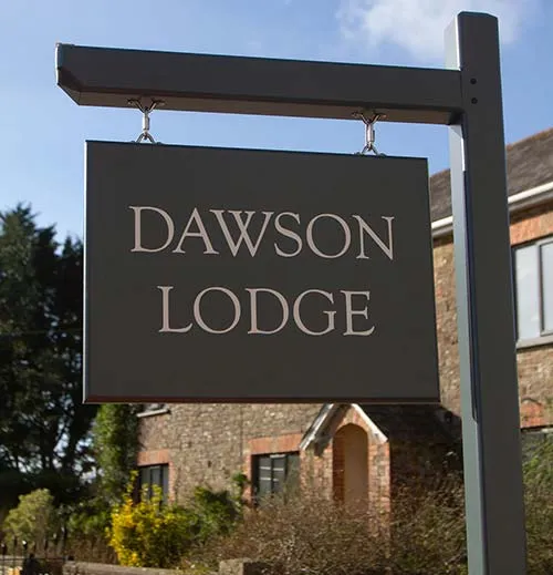 Painted hanging post and arm.