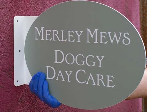 Projecting sign with full colour print Simple Projecting Sign